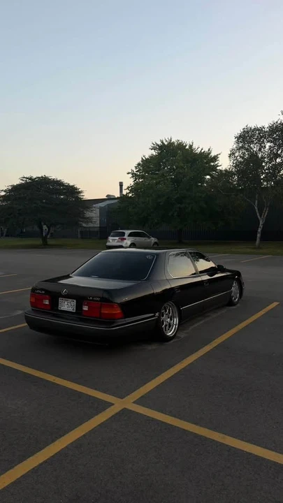 2000 Lexus LS 2nd Gen - Image 2 of 8