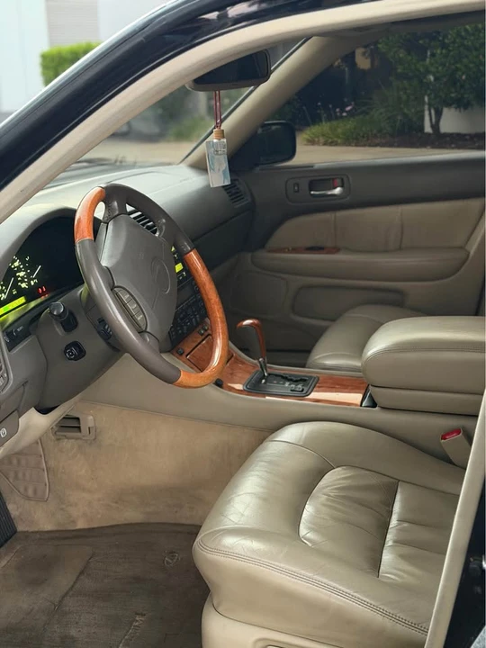 2000 Lexus LS 2nd Gen - Image 9 of 12