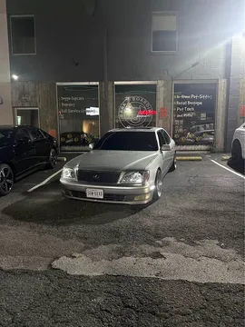 2000 Lexus LS 400 Sedan 4D