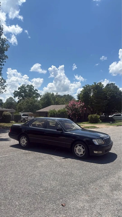 2000 Lexus LS 2nd Gen - Image 2 of 11