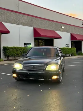 2000 Lexus LS 400 Sedan