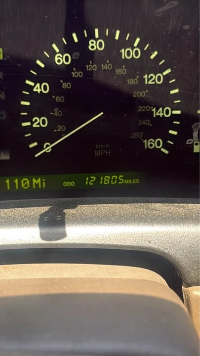 2000 Lexus LS 2nd Gen - Image 11 of 11