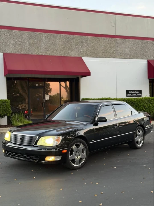 2000 Lexus LS 2nd Gen - Image 2 of 12