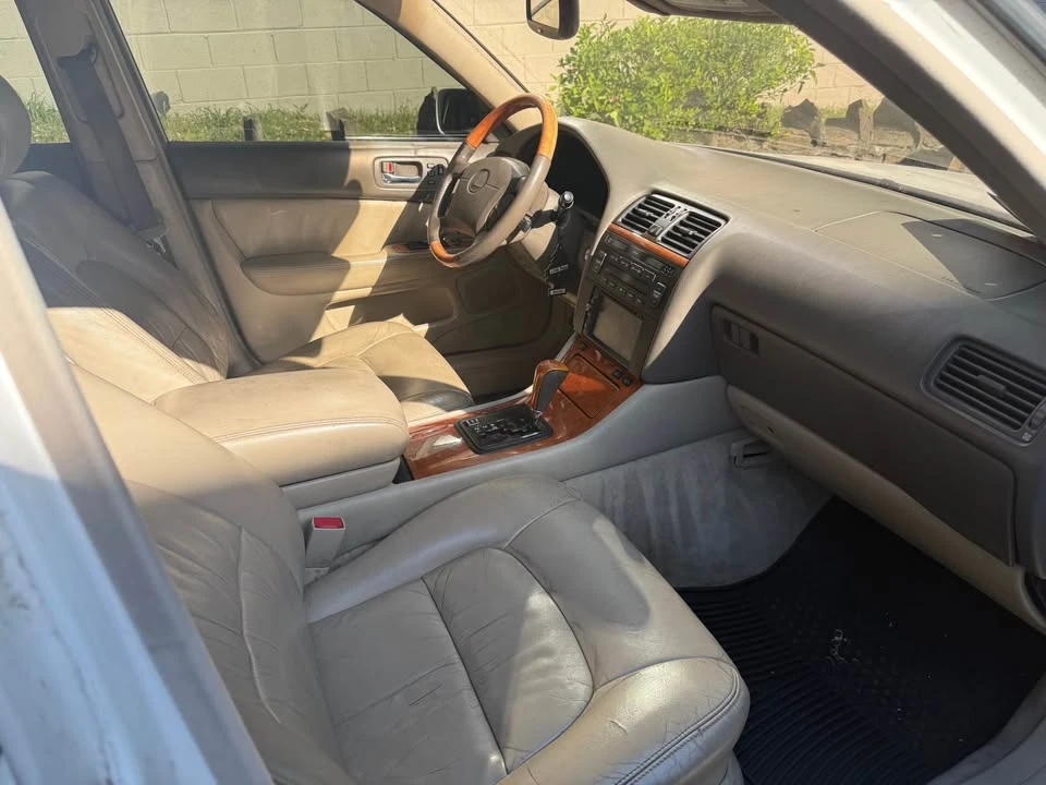 2000 Lexus LS 2nd Gen - Image 16 of 17