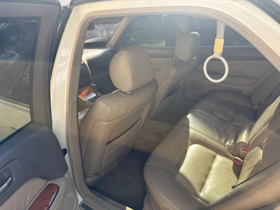 2000 Lexus LS 2nd Gen - Image 15 of 17