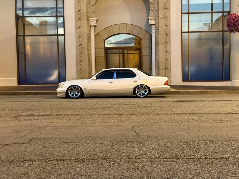 2000 Lexus LS 2nd Gen - Image 3 of 17
