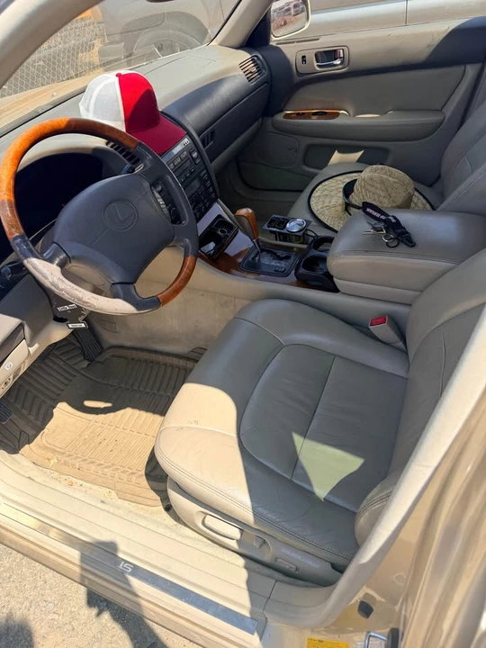 2000 Lexus LS 2nd Gen - Image 7 of 10