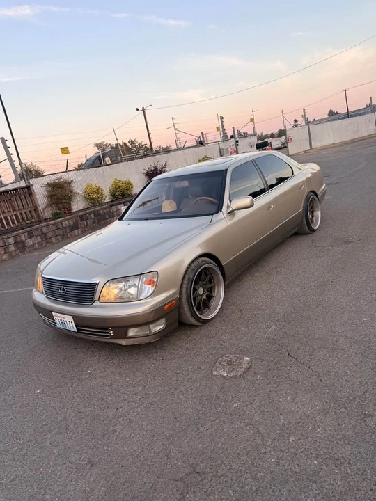 2000 Lexus LS 2nd Gen - Image 6 of 10