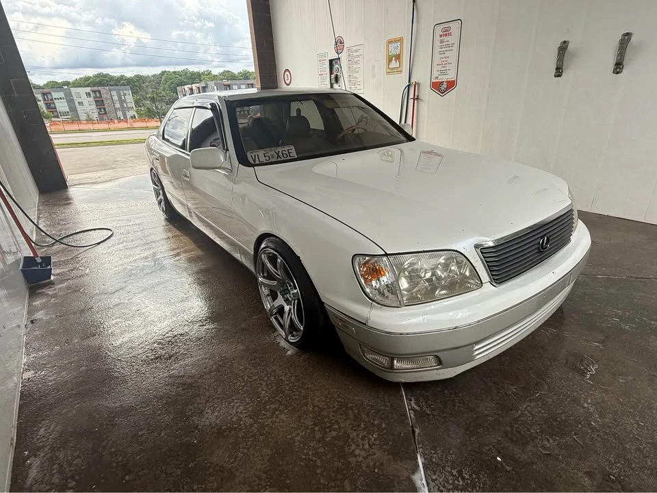 2000 Lexus LS 2nd Gen - Image 8 of 17