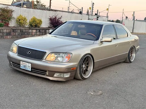 2000 Lexus LS 400 Sedan 4D