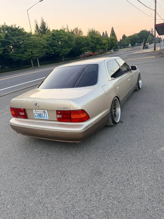 2000 Lexus LS 2nd Gen - Image 4 of 10