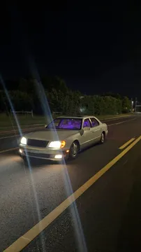 2000 Lexus LS 400 Sedan 4D