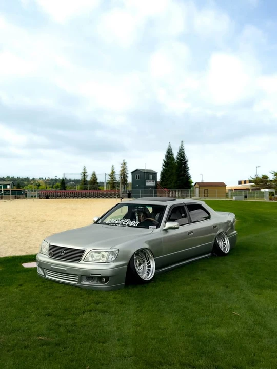 2000 Lexus LS 2nd Gen - Image 15 of 18