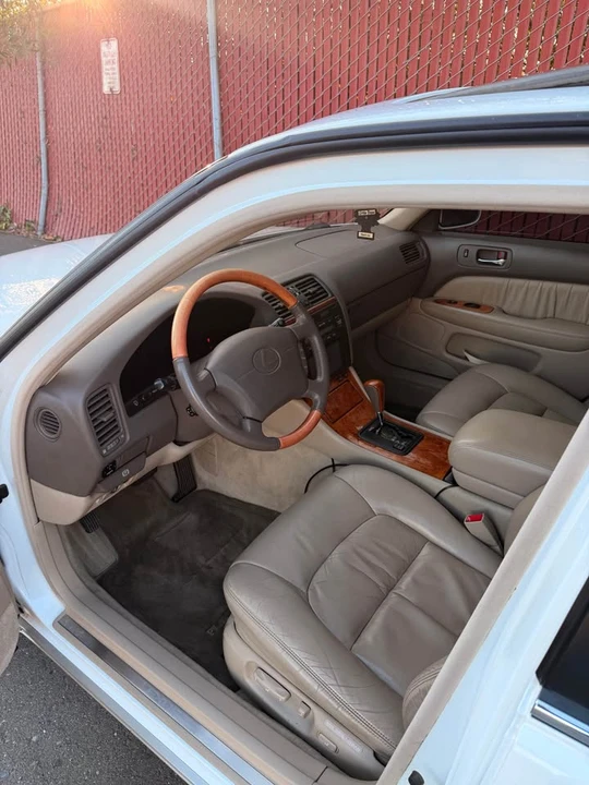 2000 Lexus LS 2nd Gen - Image 11 of 18