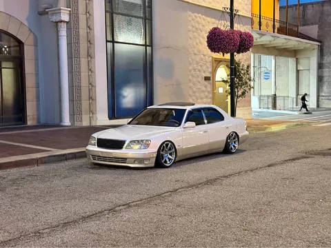 2000 Lexus LS 400 Sedan 4D