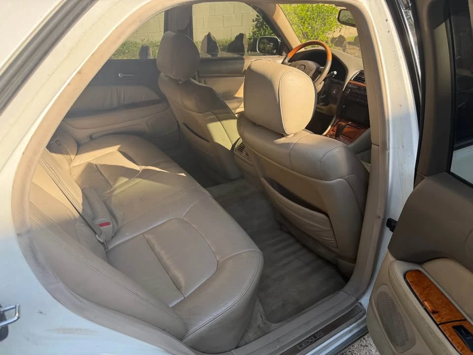 2000 Lexus LS 2nd Gen - Image 14 of 17