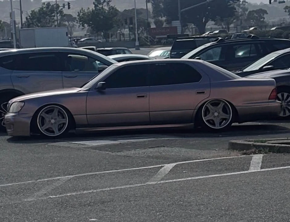 2000 Lexus LS 2nd Gen - Image 2 of 4
