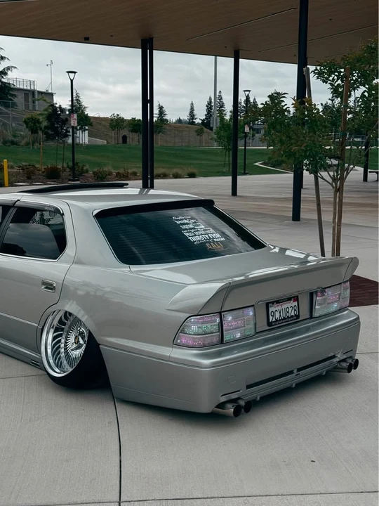 2000 Lexus LS 2nd Gen - Image 14 of 18