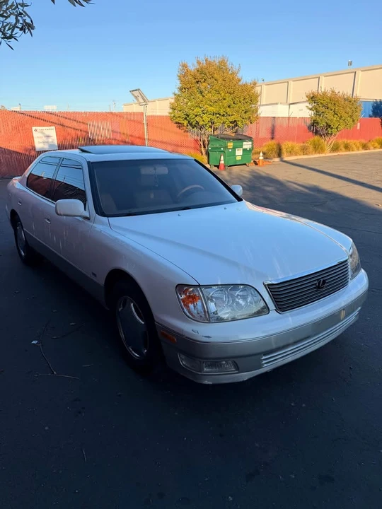 2000 Lexus LS 2nd Gen - Image 9 of 18