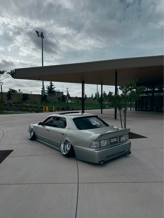 2000 Lexus LS 2nd Gen - Image 13 of 18