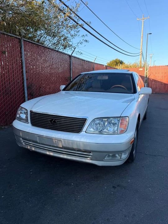 2000 Lexus LS 2nd Gen - Image 2 of 18