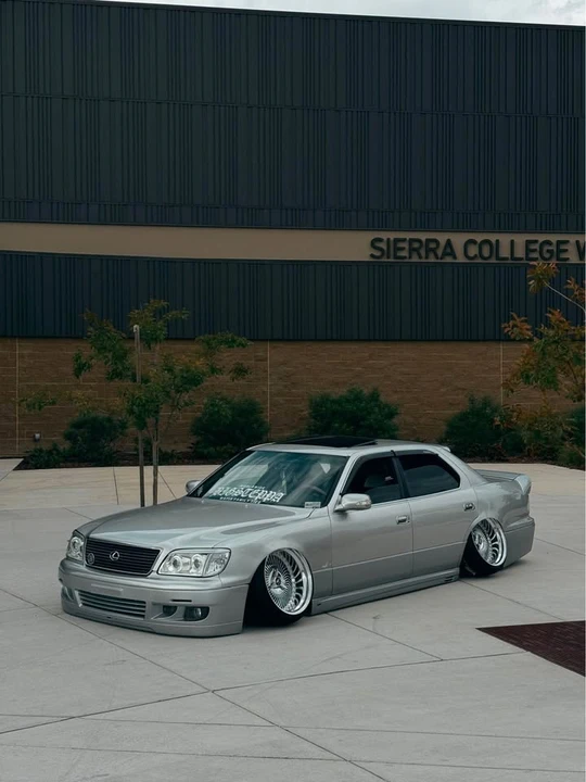 2000 Lexus LS 2nd Gen - Image 11 of 18