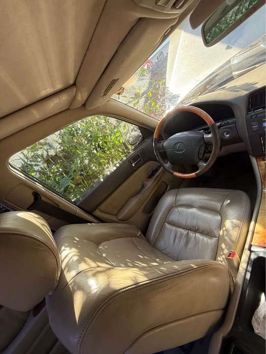 2000 Lexus LS 2nd Gen - Image 5 of 13