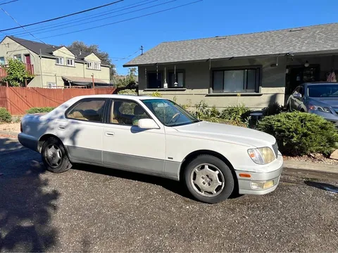2000 Lexus LS 400 Sedan 4D