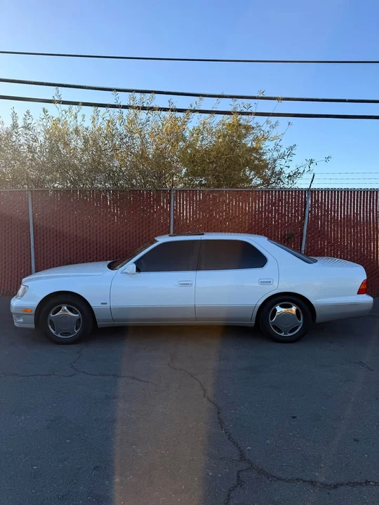 2000 Lexus LS 2nd Gen - Image 5 of 18