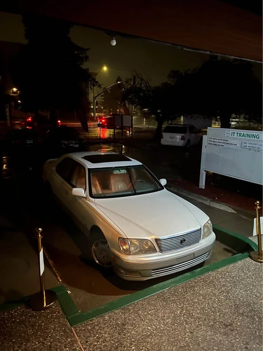 2000 Lexus LS 2nd Gen - Image 5 of 8