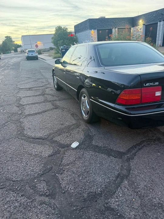 2000 Lexus LS 2nd Gen - Image 11 of 13