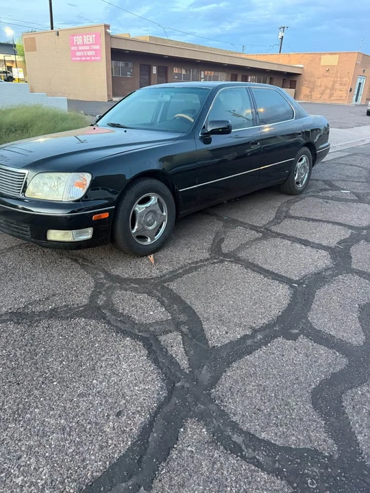 2000 Lexus LS 2nd Gen - Image 12 of 13
