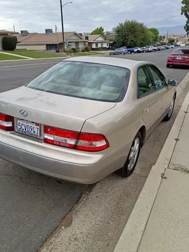 2000 Lexus LS 400 Sedan 4D