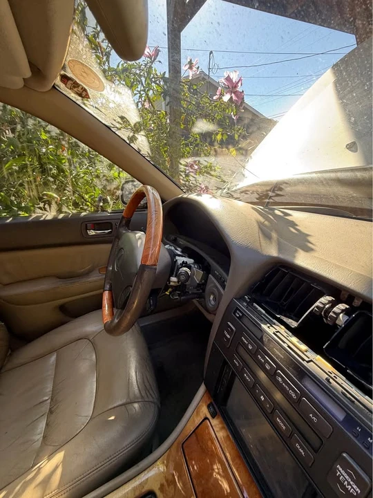 2000 Lexus LS 2nd Gen - Image 3 of 13