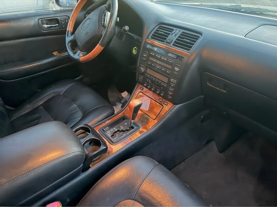 2000 Lexus LS 2nd Gen - Image 6 of 13
