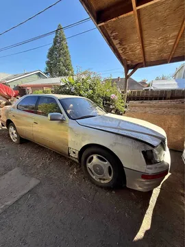 2000 Lexus LS 400 Sedan 4D