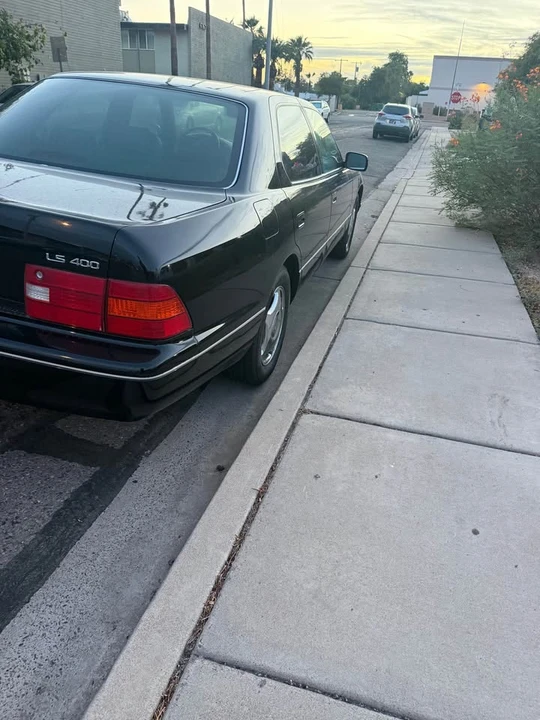2000 Lexus LS 2nd Gen - Image 10 of 13