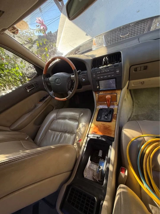 2000 Lexus LS 2nd Gen - Image 6 of 13