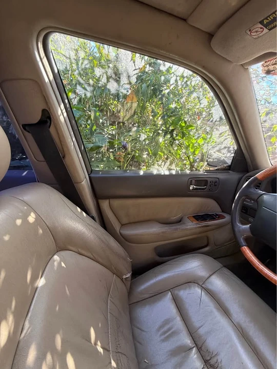 2000 Lexus LS 2nd Gen - Image 2 of 13