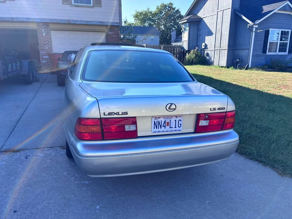 2000 Lexus LS 2nd Gen - Image 2 of 11