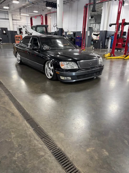 2000 Lexus LS 2nd Gen - Image 2 of 4