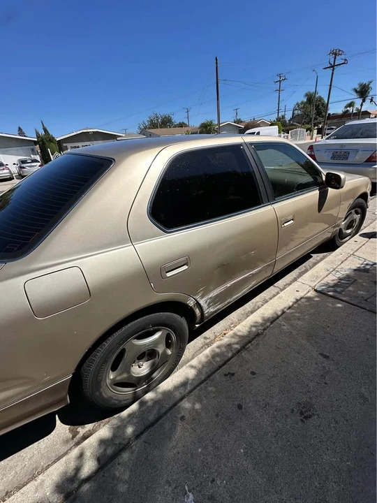 2000 Lexus LS 2nd Gen - Image 5 of 6