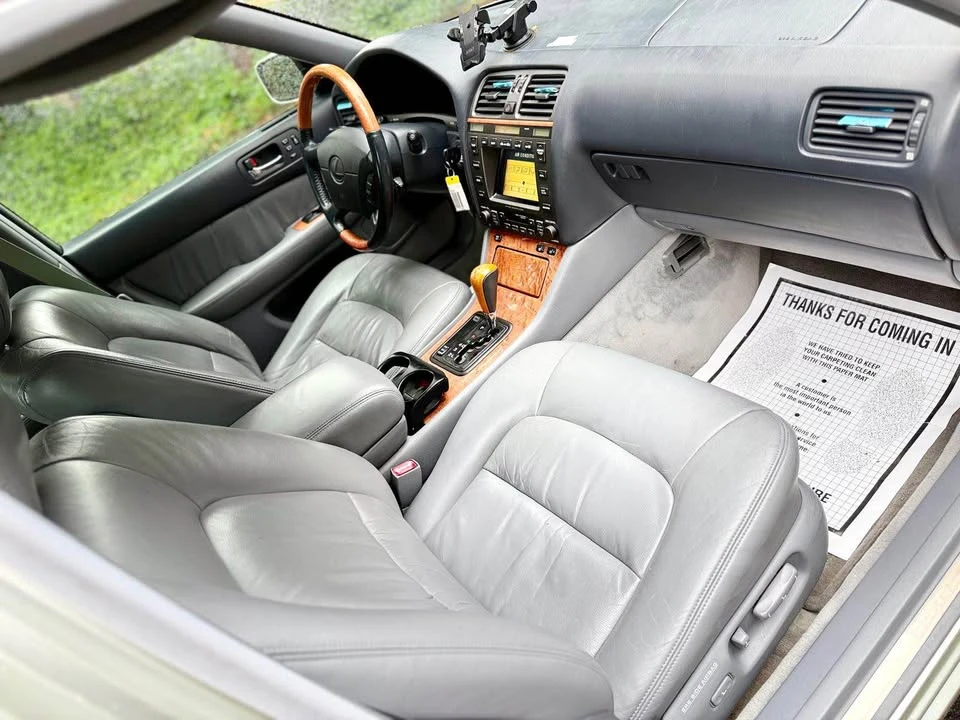 2000 Lexus LS 2nd Gen - Image 11 of 16