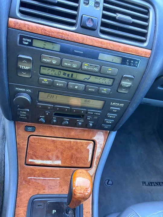 2000 Lexus LS 2nd Gen - Image 10 of 11