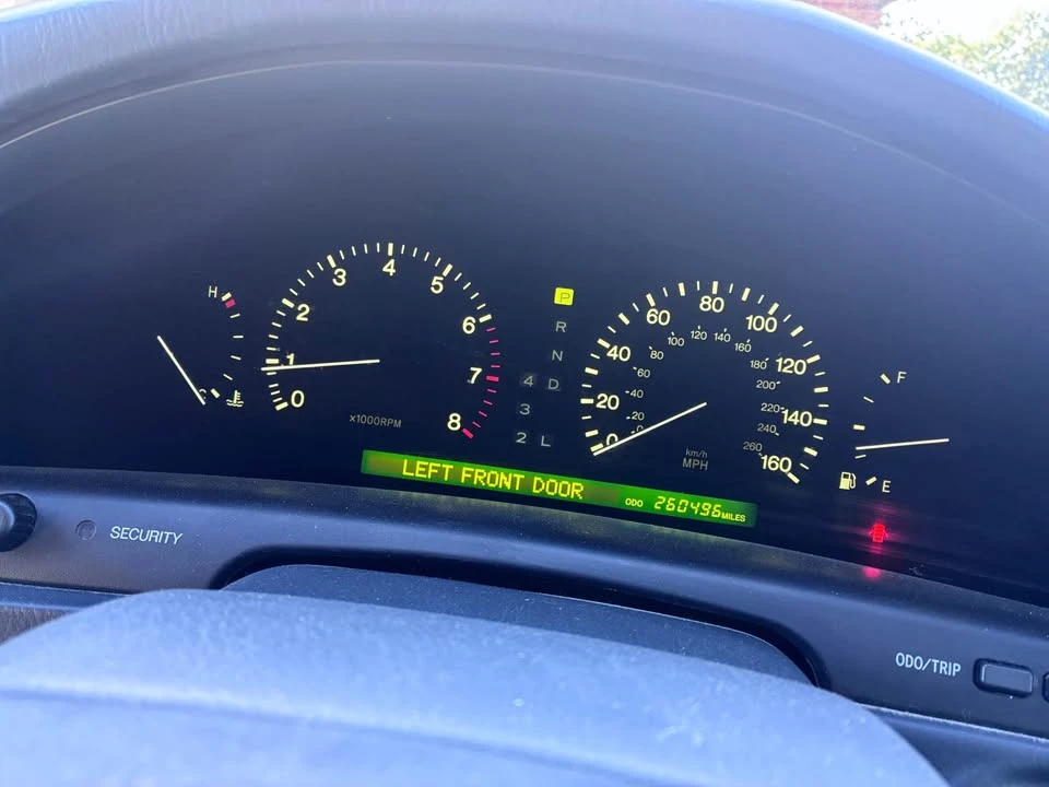 2000 Lexus LS 2nd Gen - Image 9 of 11