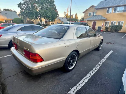 2000 Lexus LS 400 Sedan 4D