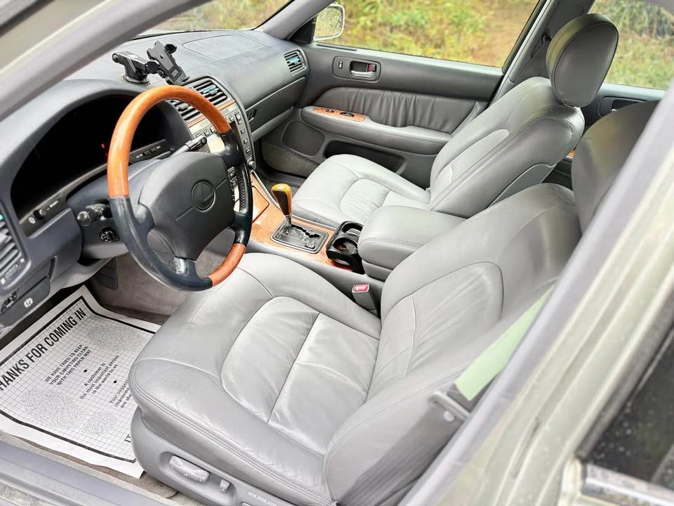 2000 Lexus LS 2nd Gen - Image 9 of 16