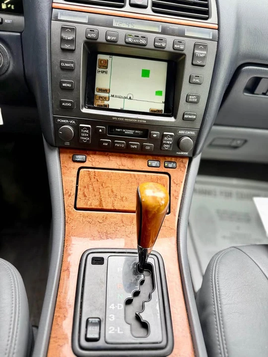 2000 Lexus LS 2nd Gen - Image 13 of 16