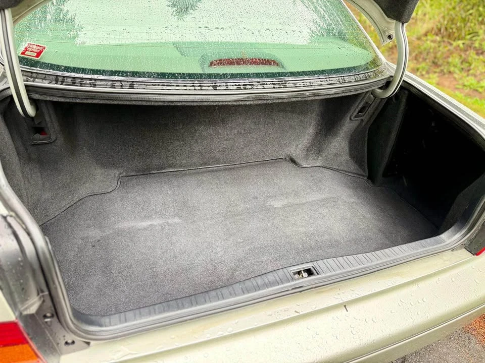 2000 Lexus LS 2nd Gen - Image 16 of 16