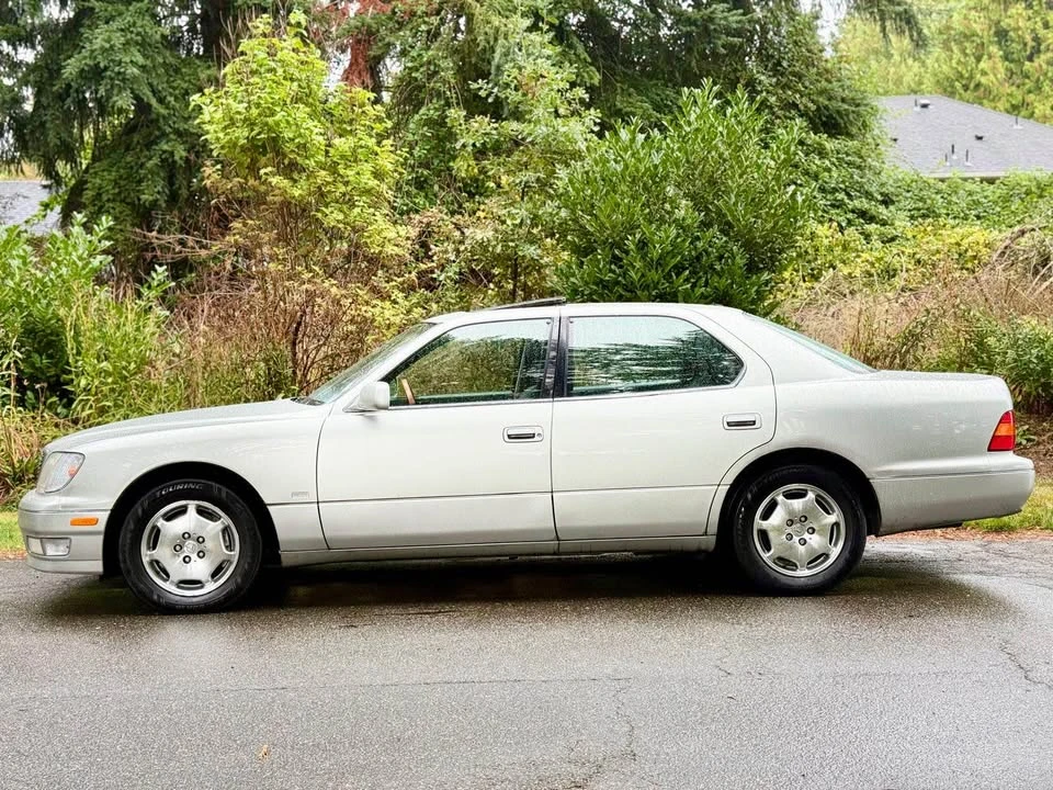 2000 Lexus LS 2nd Gen - Image 2 of 16